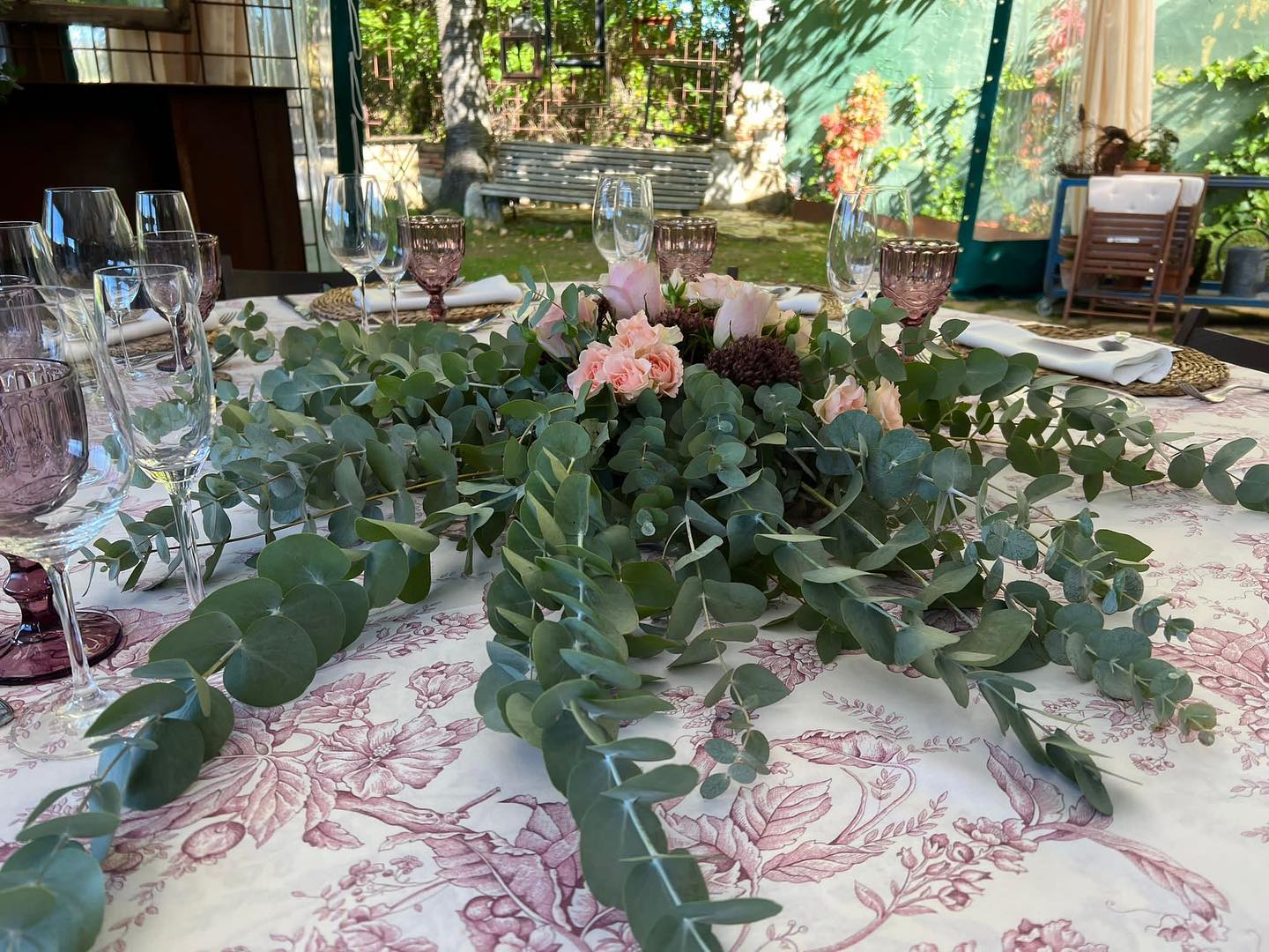 La boda del finde anterior en @fincalasierra con @mucha_miga
Brutales centros de mesa gigantes. Siempre es un placer trabajar con @nonia_villa.